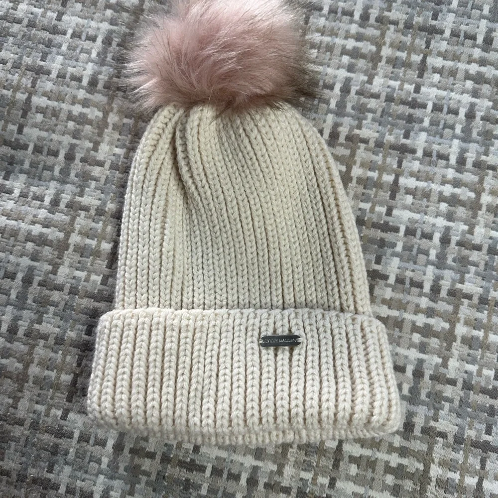 Steve Madden Cream Knit Beanie and Pink Crossbody Bag - Picture 2 of 9